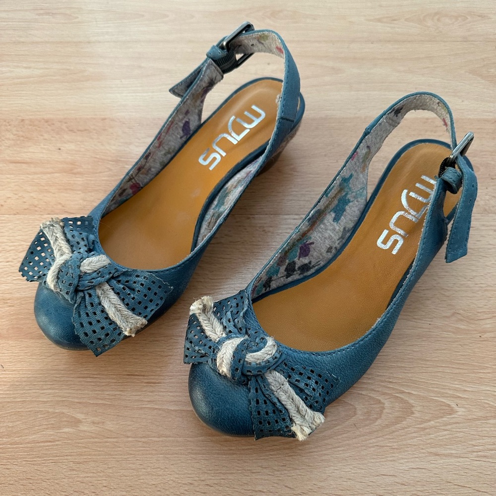 Blue leather Mjus block low heel sling back size 37 NWOT